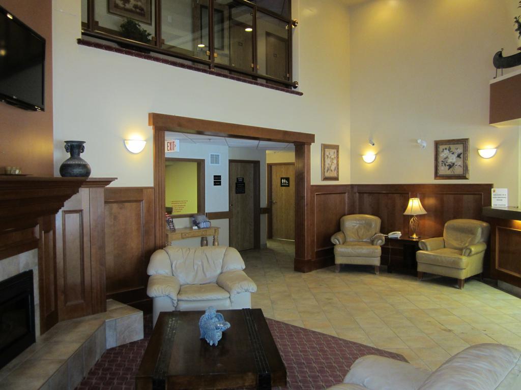 Super 8 By Wyndham Fort Nelson Bc Exterior photo