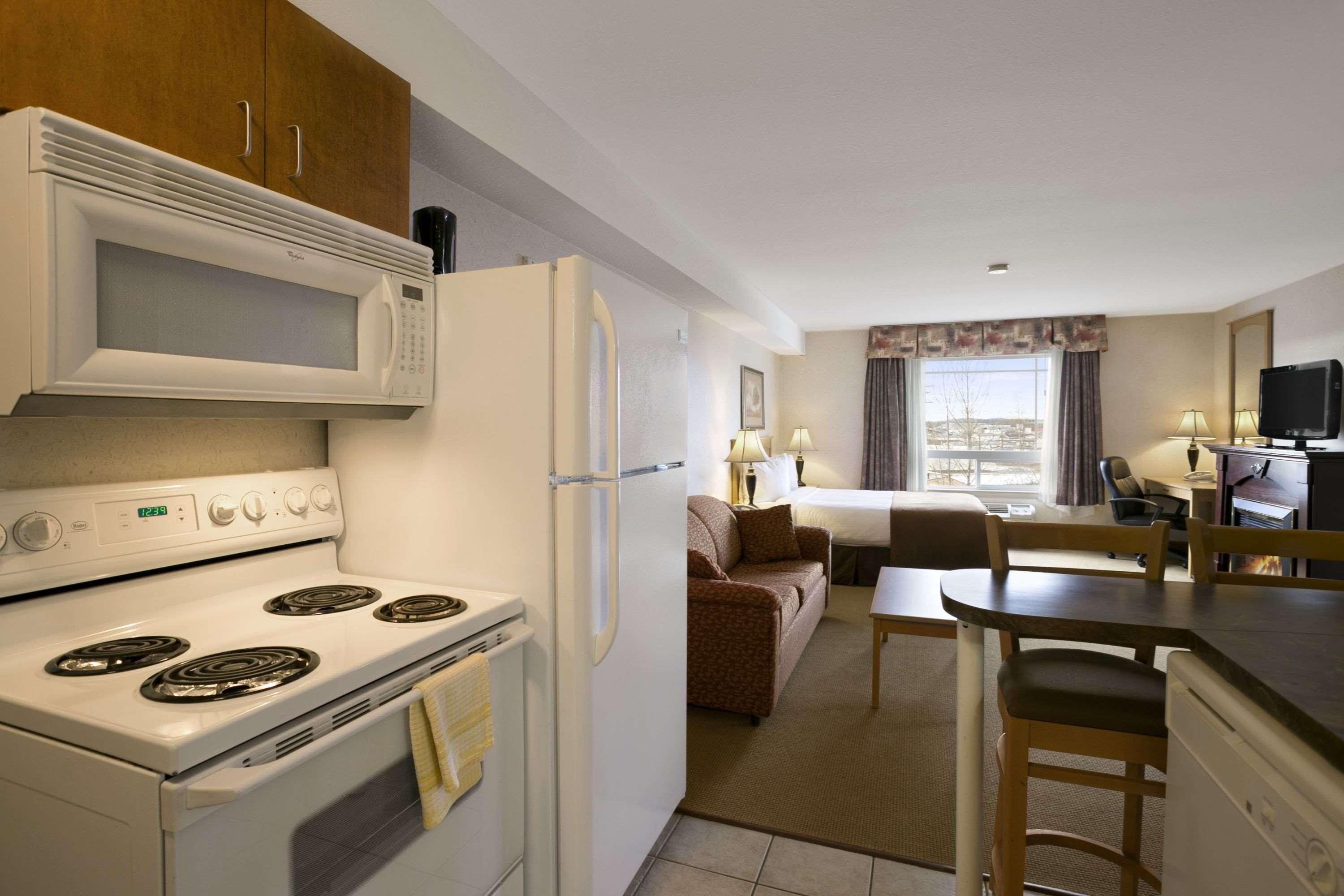 Super 8 By Wyndham Fort Nelson Bc Exterior photo