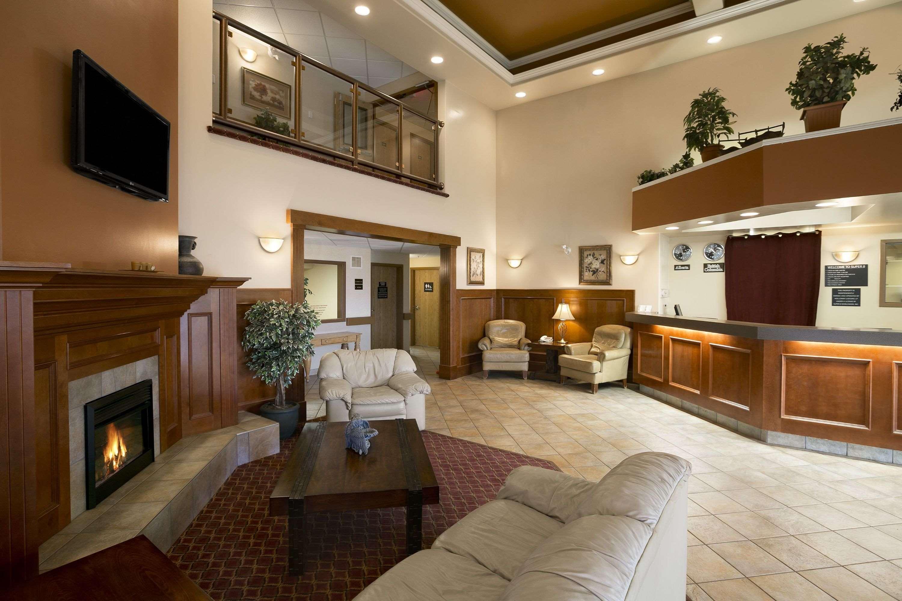 Super 8 By Wyndham Fort Nelson Bc Exterior photo