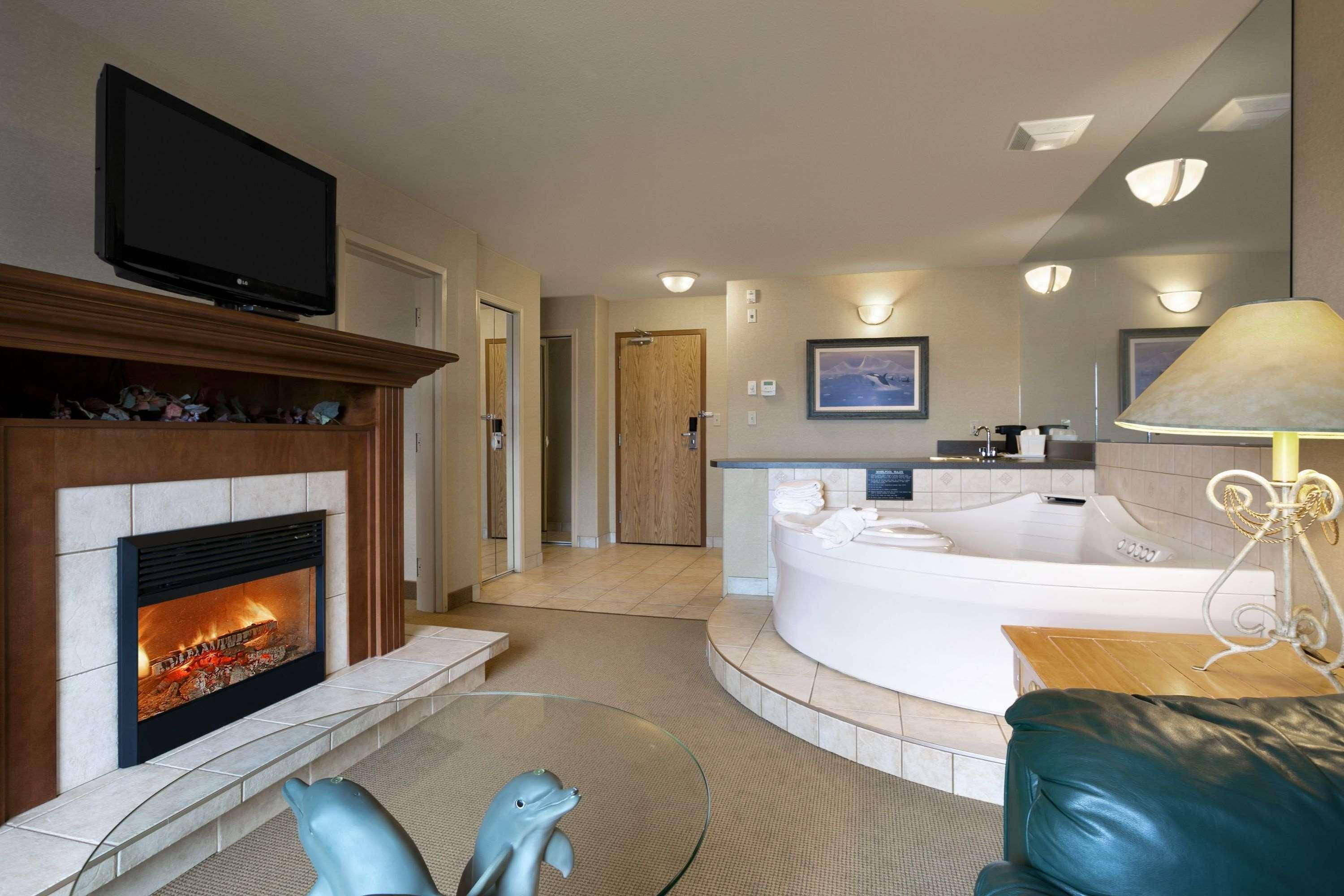 Super 8 By Wyndham Fort Nelson Bc Exterior photo
