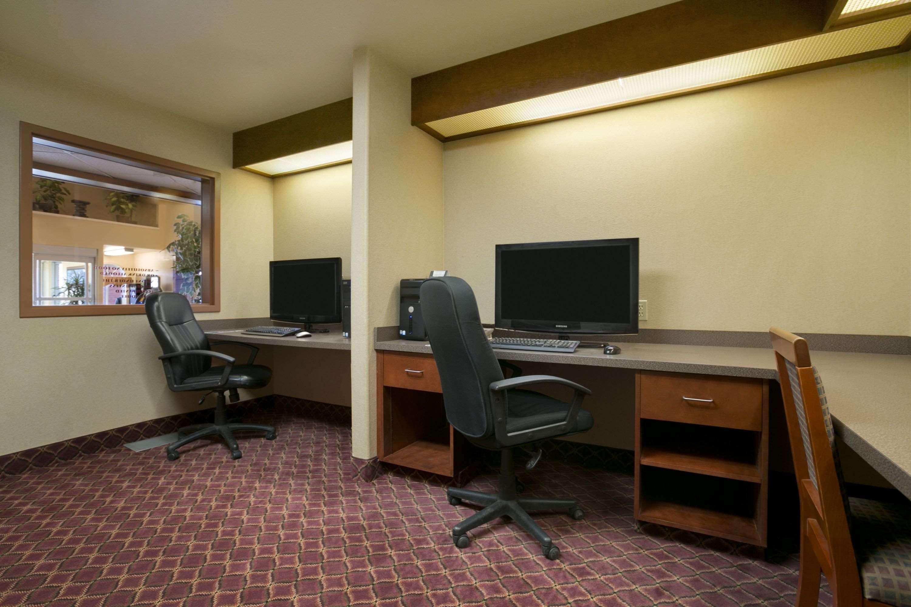 Super 8 By Wyndham Fort Nelson Bc Exterior photo