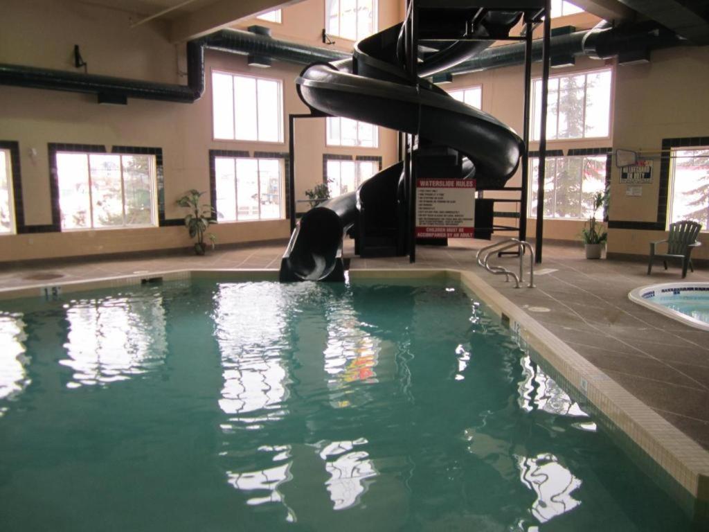 Super 8 By Wyndham Fort Nelson Bc Exterior photo