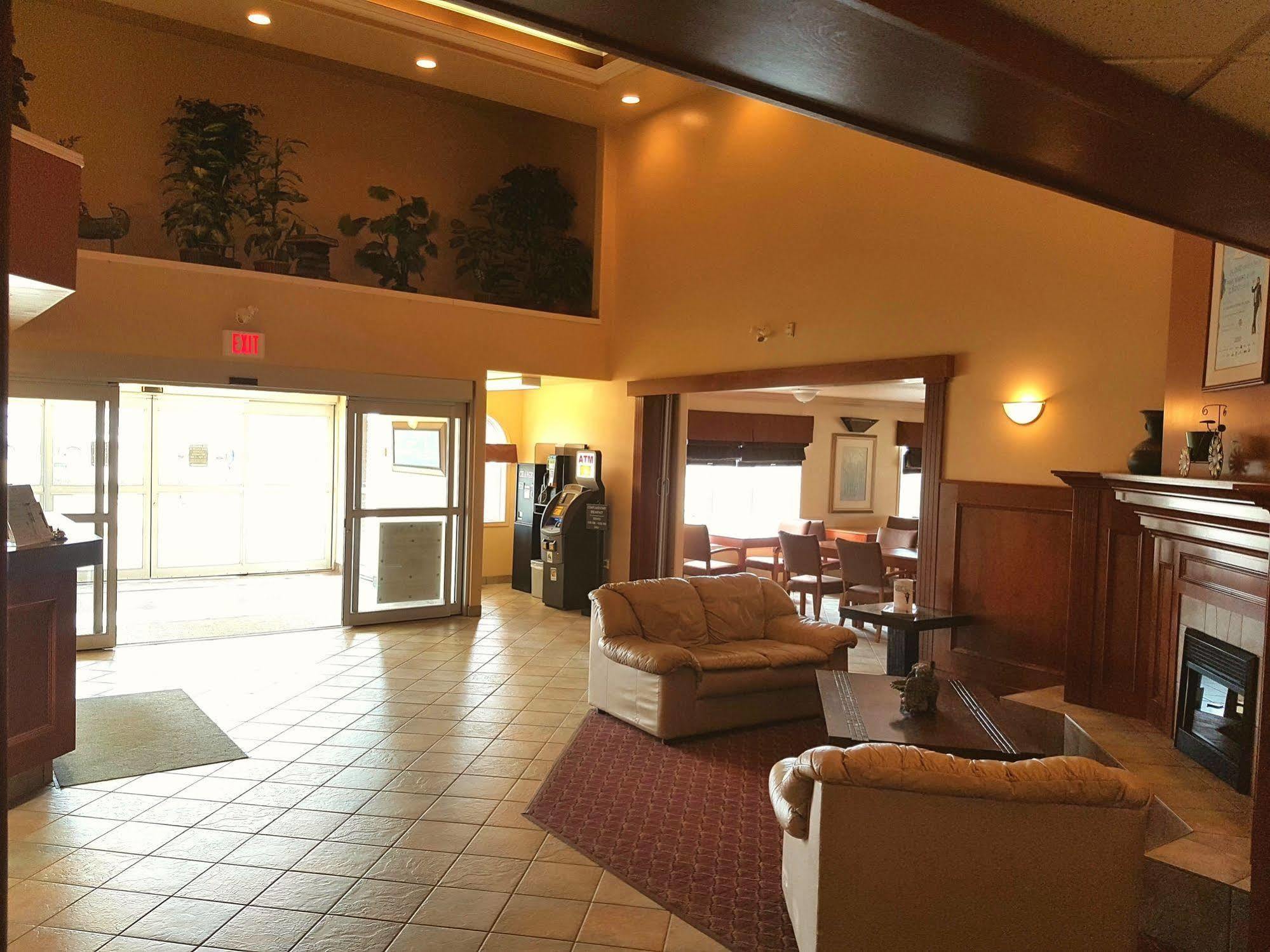 Super 8 By Wyndham Fort Nelson Bc Exterior photo