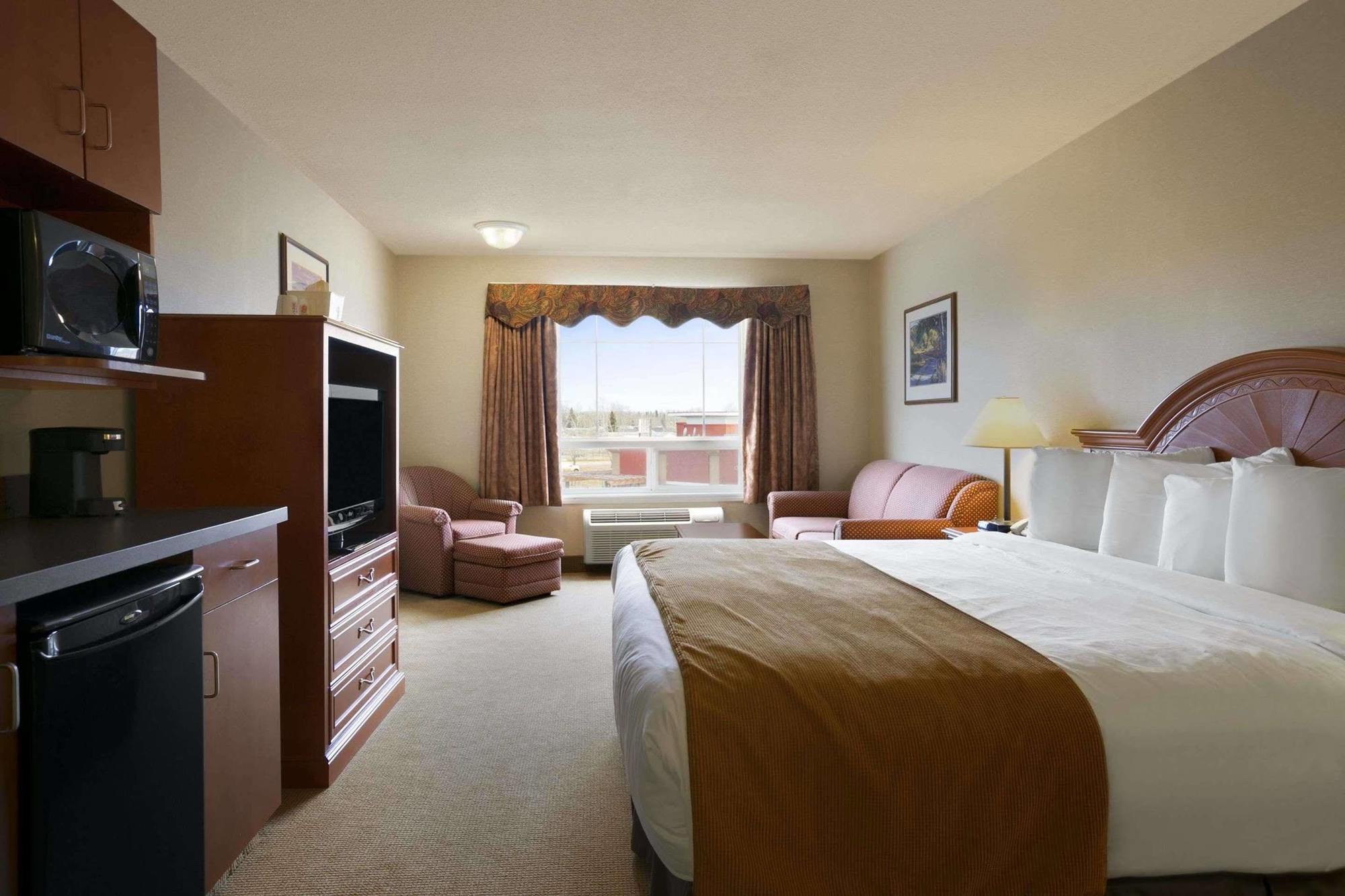 Super 8 By Wyndham Fort Nelson Bc Exterior photo