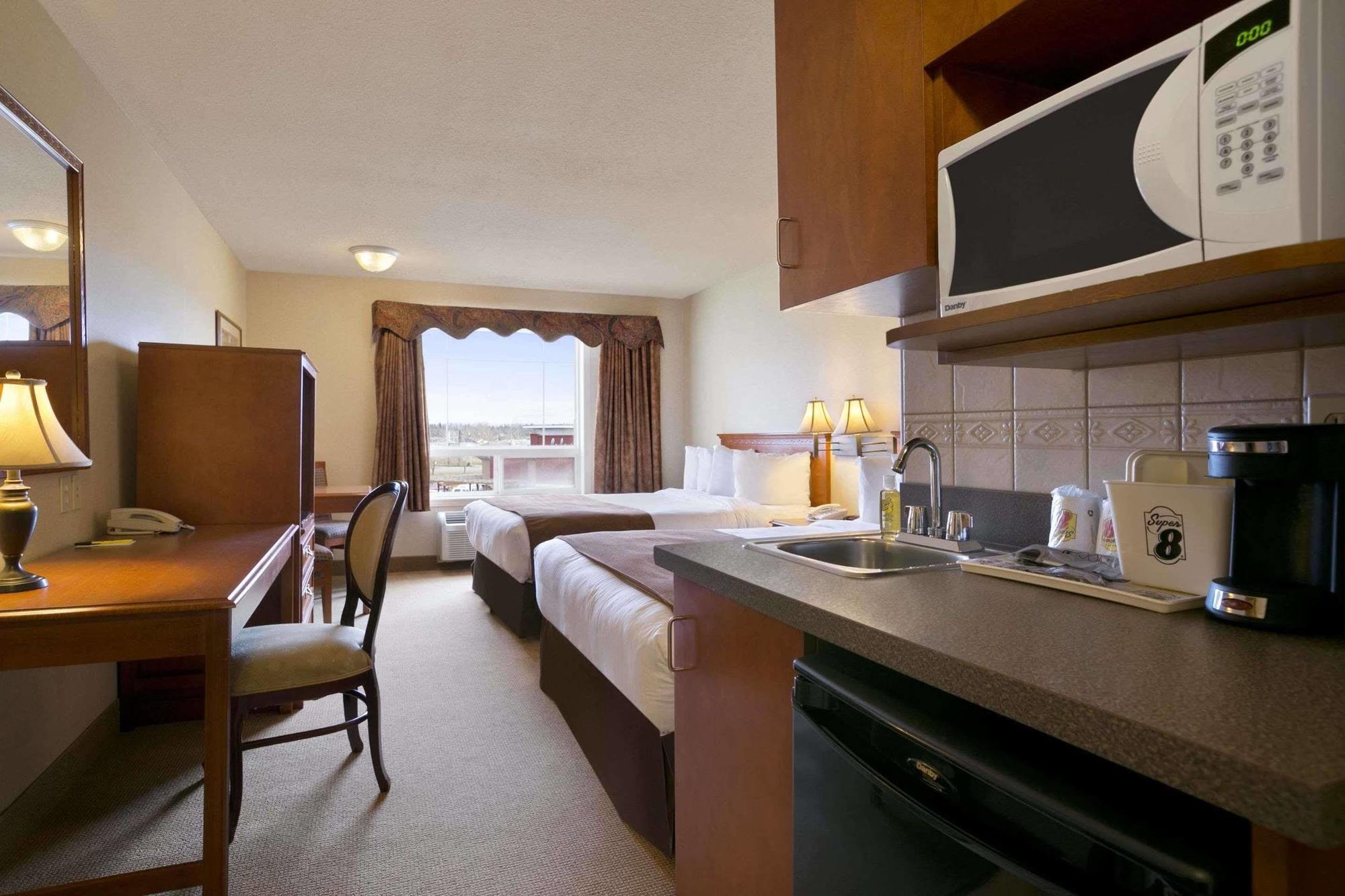 Super 8 By Wyndham Fort Nelson Bc Exterior photo