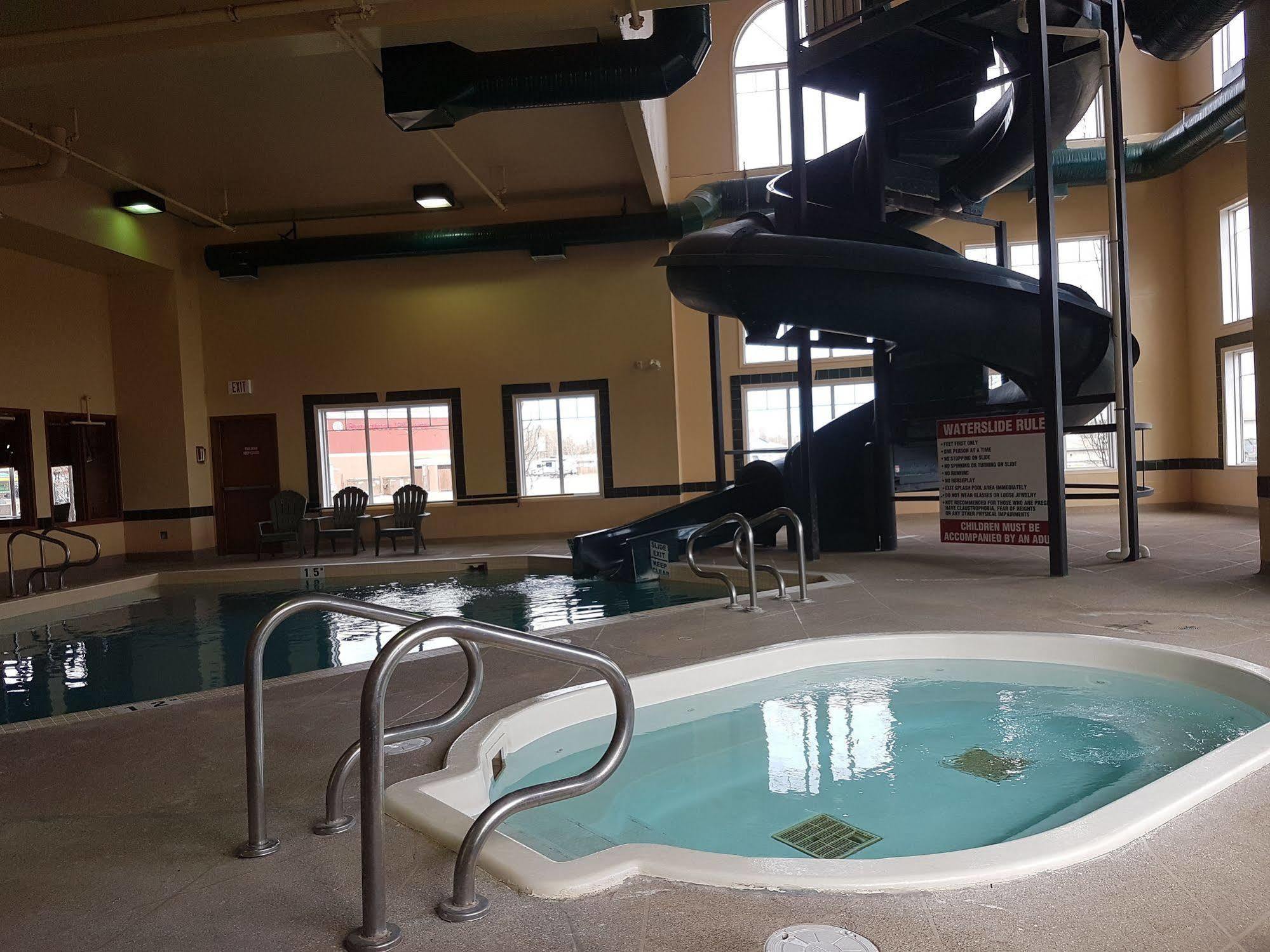 Super 8 By Wyndham Fort Nelson Bc Exterior photo