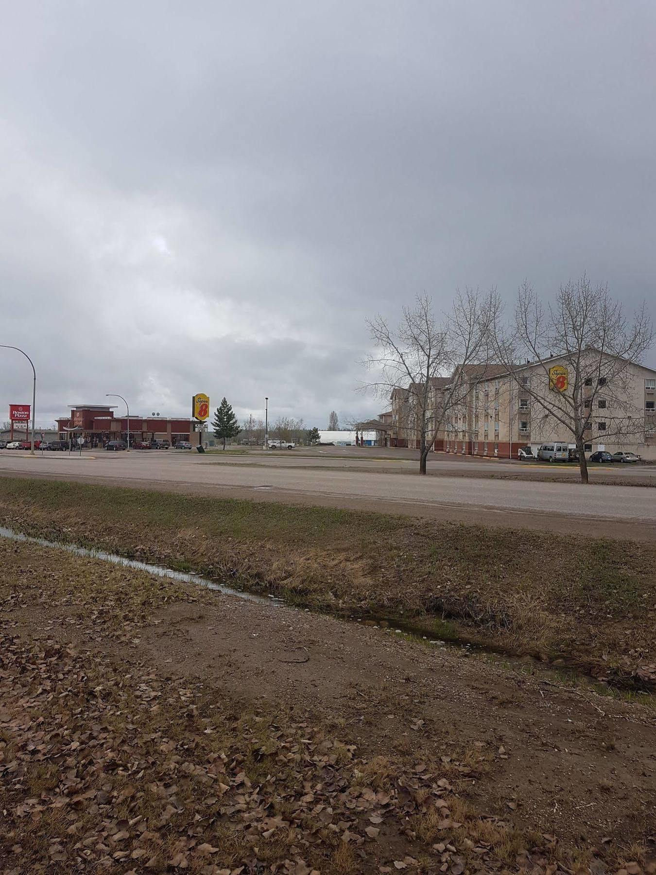 Super 8 By Wyndham Fort Nelson Bc Exterior photo